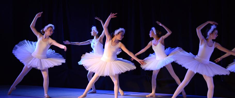 Billede af piger der danser ballet