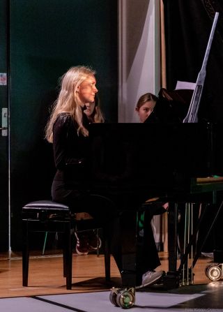 Billede af klaverelev fra forestillingen Peter og Ulven billede af klaverelev fra balletforestillingen Peter og Ulven